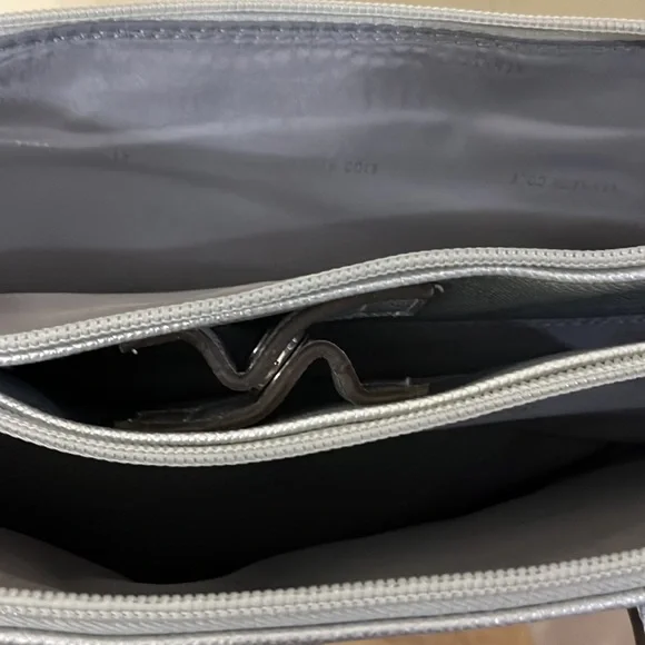 Kenneth Cole Reaction bag - Picture 3 of 5
